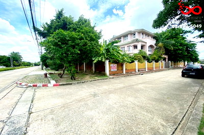 บ้านเดี่ยว หลักสี่พลาซ่า : ขายบ้านเดี่ยว 3 หลัง บนที่ดิน 546 ตรว. แปลงมุม ยิ่งรวยนิเวศน์ แจ้งวัฒนะ-ประชาชื่น เลียบคลองประปา