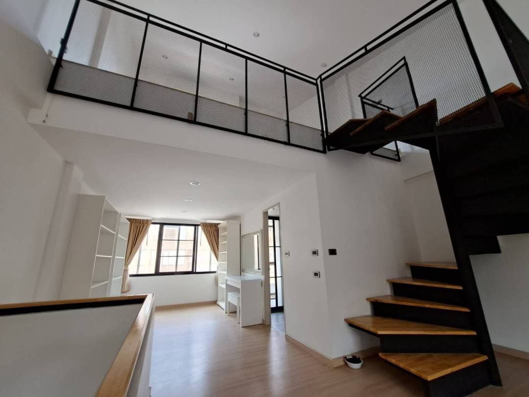 รูป ให้เช่าบ้านใหม่ทั้งหลัง 3 ชั้น ครึ่งสไตล์ Loft Modern เพดานสูง พร้อมเฟอร์ 3 นอน 3 น้ำ บนถนนแจ้งวัฒนะ ใกล้รร. นานาชาติ - รูปที่ 1/9