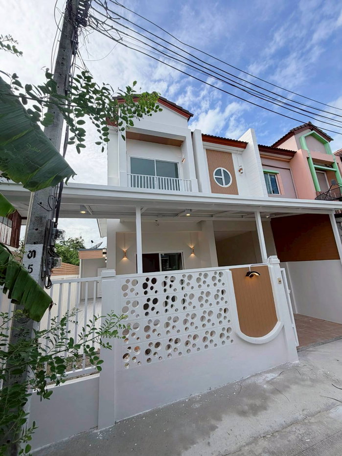 picture ⭐✨RH-070 Townhouse for Sale at LIO Phetkasem 77✨⭐ - 1/20
