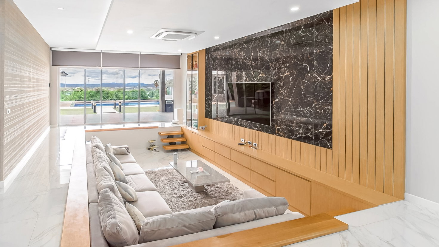 picture Luxury Pool Villa for Sale Khao Talo Pattaya East 4Bedrooms - 2/15