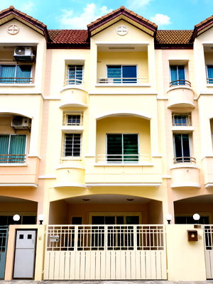 Townhouses for sale University of the Thai Chamber of Commerce : [FOR SALE] Renovated 3-Story Townhouse – Warinthon Village, Soi Satsana 5 (Near Victory Monument)