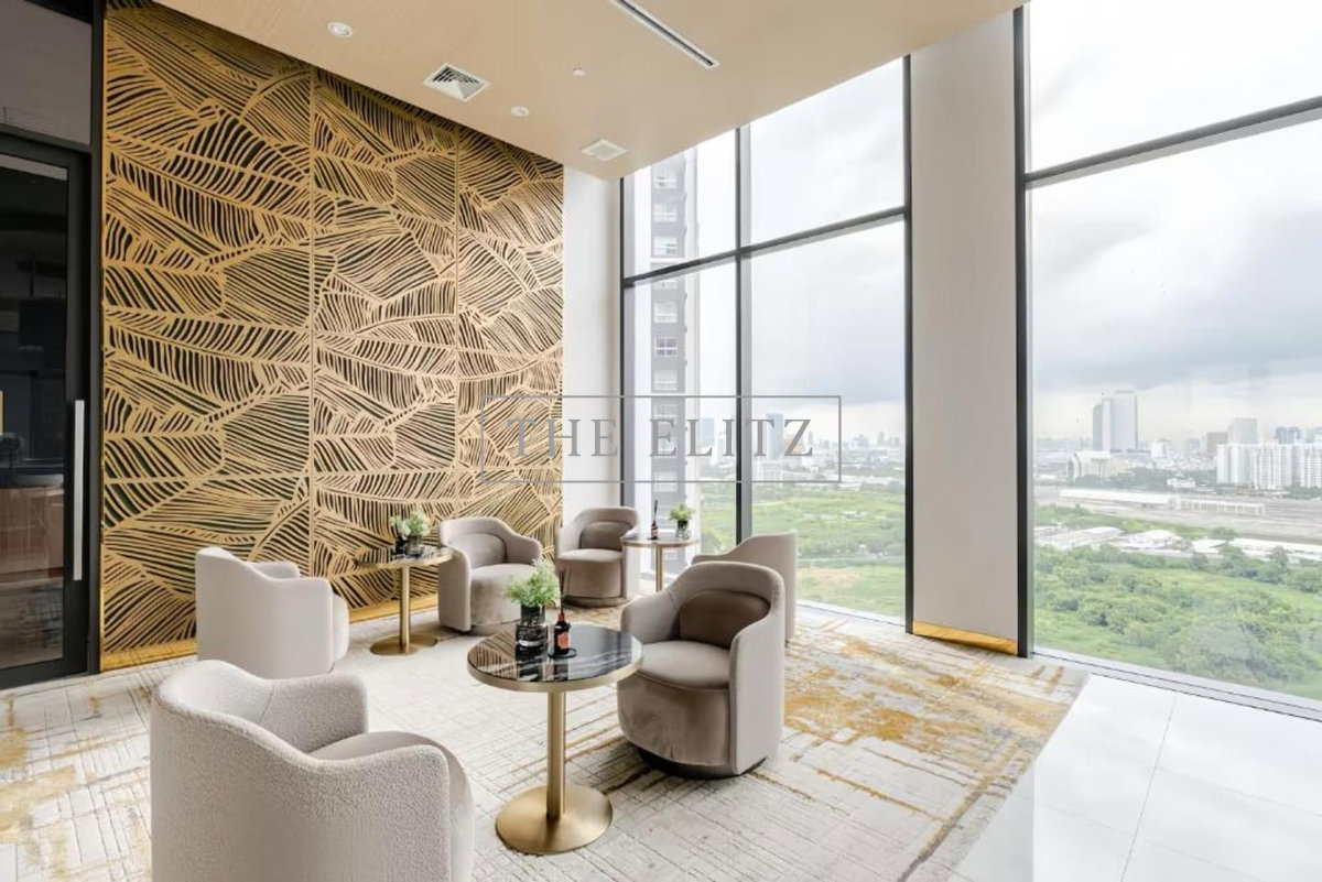 รูป ✨ Sleek Brand-New Duplex Suite with Dramatic Double-Height Ceilings in Prime Rama 9 ✨ - รูปที่ 33/40