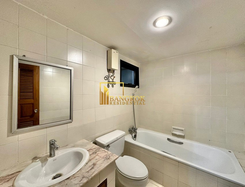 picture Le Premier 2 | Spacious 4 Bedroom Duplex Penthouse in Thonglor - BR18485CD - 31/52