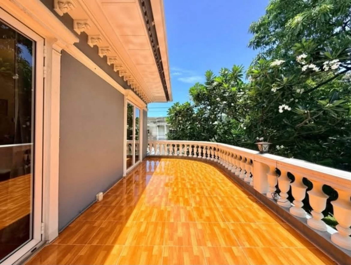 รูป บ้านเดี่ยวพร้อมสวนส่วนตัว | บีทีเอสอ่อนนุช | พื้นที่ 724 ตารางเมตร | 5 ห้องนอน 3 ห้องน้ำ | 110,000 บาท - รูปที่ 12/17