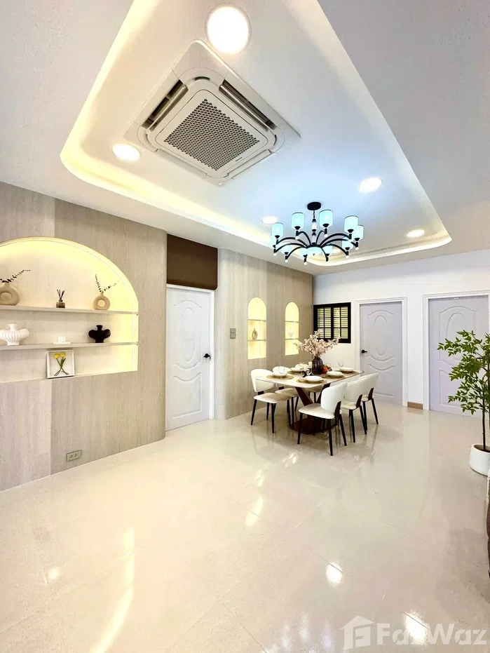picture Beautiful Single Detached House in a Prime Location 6565453 - 5/38