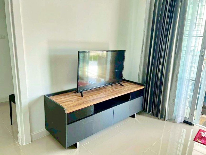 รูป ใกล้โรบินสัน บ้านฉาง 900 ม.พร้อมแอร์ บ้านเดี่ยวชั้นเดียว 2 นอน 2 น้ำ สไตล์ทัสคานี ทำเลบ้านฉาง ติดถนนสุขุมวิท และสิ่งอำนวยความสะดวกครบครัน - รูปที่ 4/8