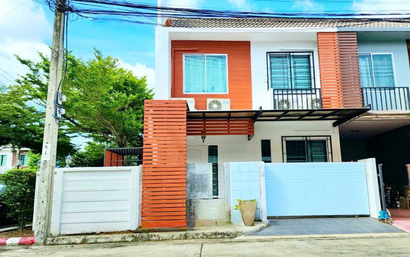 รูป ใกล้วัดลาดปลาเค้า 700 ม. ทาวน์โฮม 2 ชั้น หลังมุม 3 นอน 2 น้ำ เดอะคริสตัล เอกมัย-รามอินทรา 900 ม. 28 ตร.ว.224 ตร.ม. รีโนเวทใหม่ พร้อมเฟอร์ฯ - รูปที่ 1/8