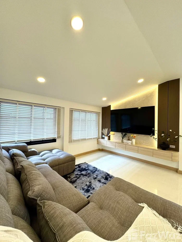 picture Beautiful Single Detached House in a Prime Location 6565453 - 3/38