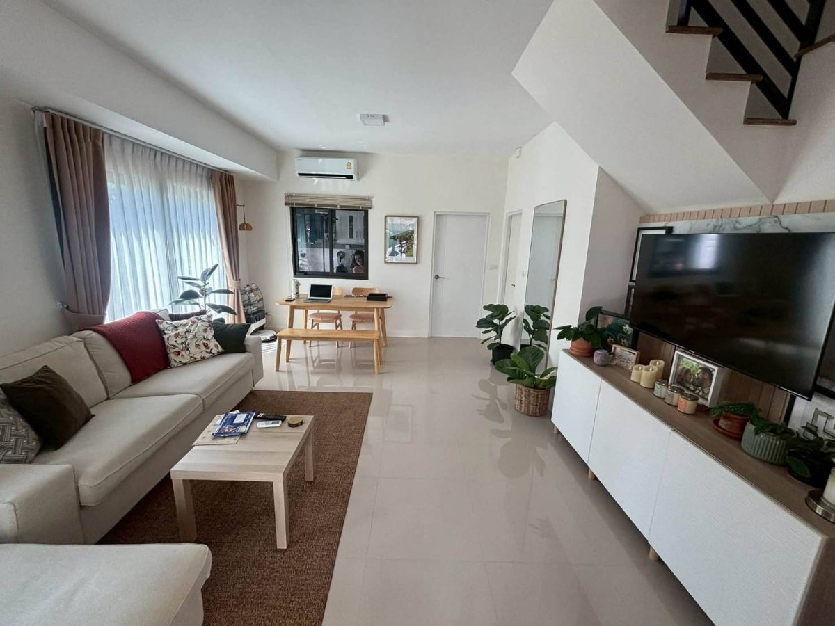 รูป T 1521 ให้เช่า ทาวน์โฮม 2 ชั้น หลังมุม ม.พลีโน บางนา วงแหวน บ้านสวยสภาพดี เฟอร์นิเจอร์ครบ ราคา 25,000 บาท - รูปที่ 3/13