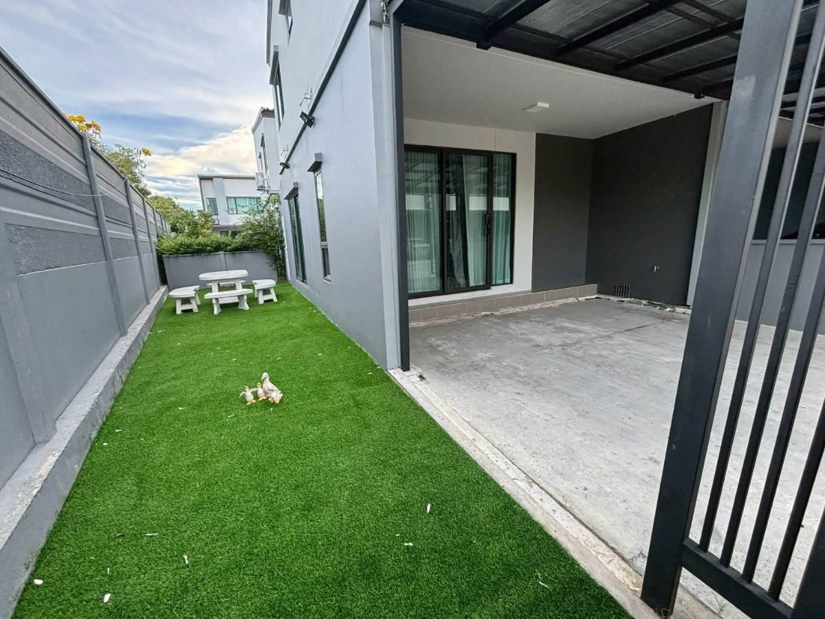 รูป T 1521 ให้เช่า ทาวน์โฮม 2 ชั้น หลังมุม ม.พลีโน บางนา วงแหวน บ้านสวยสภาพดี เฟอร์นิเจอร์ครบ ราคา 25,000 บาท - รูปที่ 2/13