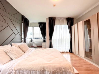 Condos for sale : City Resort Huai Khwang Ratchada | Conveniently located near MRT Huai Khwang, approximately 10 minutes away.