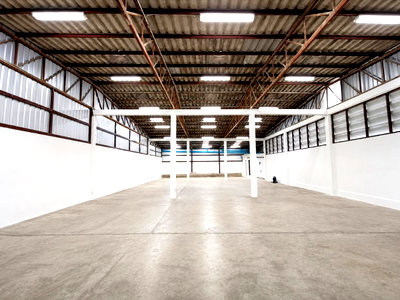 Factory for rent Max Valu Pattanakarn : Warehouse with Office for Rent Phatthanakan 