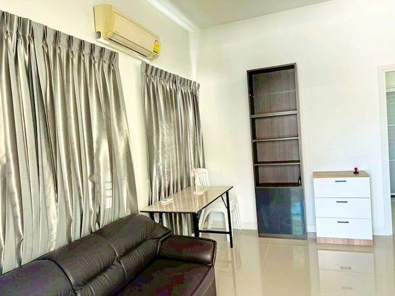 รูป สไตล์ทัสคานี ทำเลบ้านฉาง ใกล้โรบินสัน บ้านฉาง 900 ม.พร้อมแอร์ บ้านเดี่ยวชั้นเดียว 2 นอน 2 น้ำ ติดถนนสุขุมวิท และสิ่งอำนวยความสะดวกครบครัน - รูปที่ 5/8