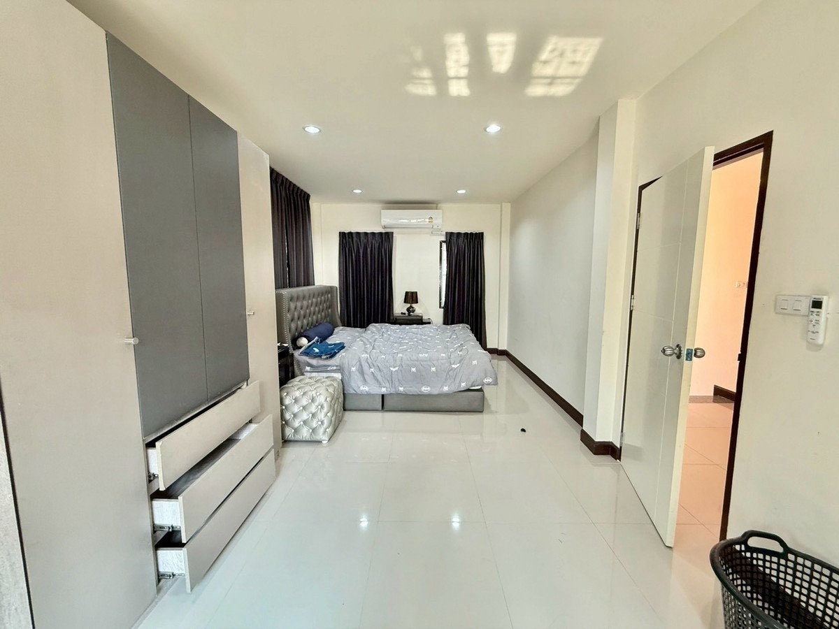 รูป 📌 บ้านเช่าพร้อมอยู่ บ้านใหม่มือ 1 หมู่บ้าน KC Parkville 3 3 ห้องนอน 3 ห้องน้ำ หลังใหญ่ รีโนเวทใหม่ทั้งหลัง ทำเลดี ซอยหทัยราษฎร์ 34/1 - รูปที่ 7/18