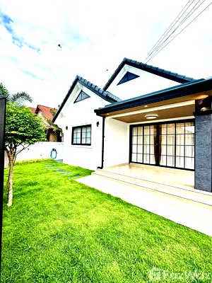 Houses for sale Chonburi : Beautiful Single Detached House in a Prime Location 6565453