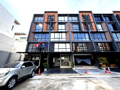 เช่าโฮมออฟฟิศ พัฒนาการ 20 : ให้เช่าโฮมออฟฟิศ The Pride Pattanakarn 30 | 5 ชั้น ตกแต่งครบ พร้อมลิฟต์ส่วนตัว