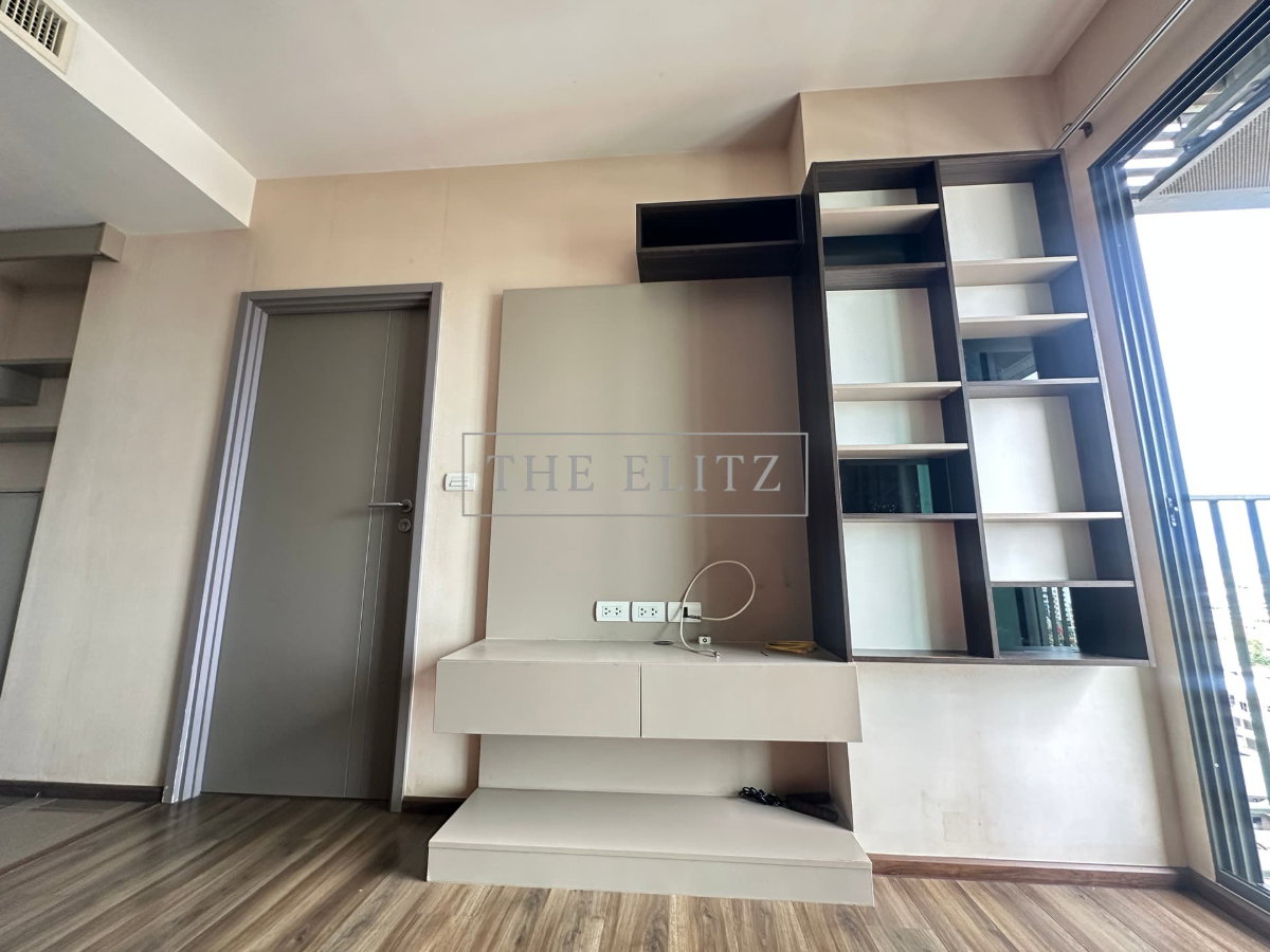 รูป ✨ Immaculate Modern Suite with Exceptional Layout – Prime Sathorn-Taksin Location Ready to Move In ✨ - รูปที่ 2/27