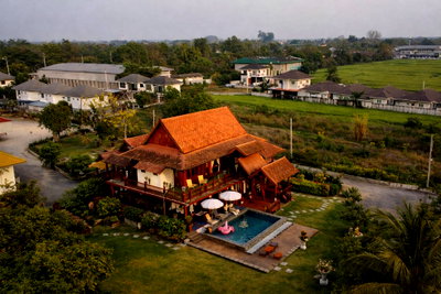 Apartment building for sale : Land for Sale with Thai Teak Pool Villa and Warehouse on 5 Rai 59 Sq.Wa, Main Road Frontage, Khun Khong, Hang Dong, Chiang Mai