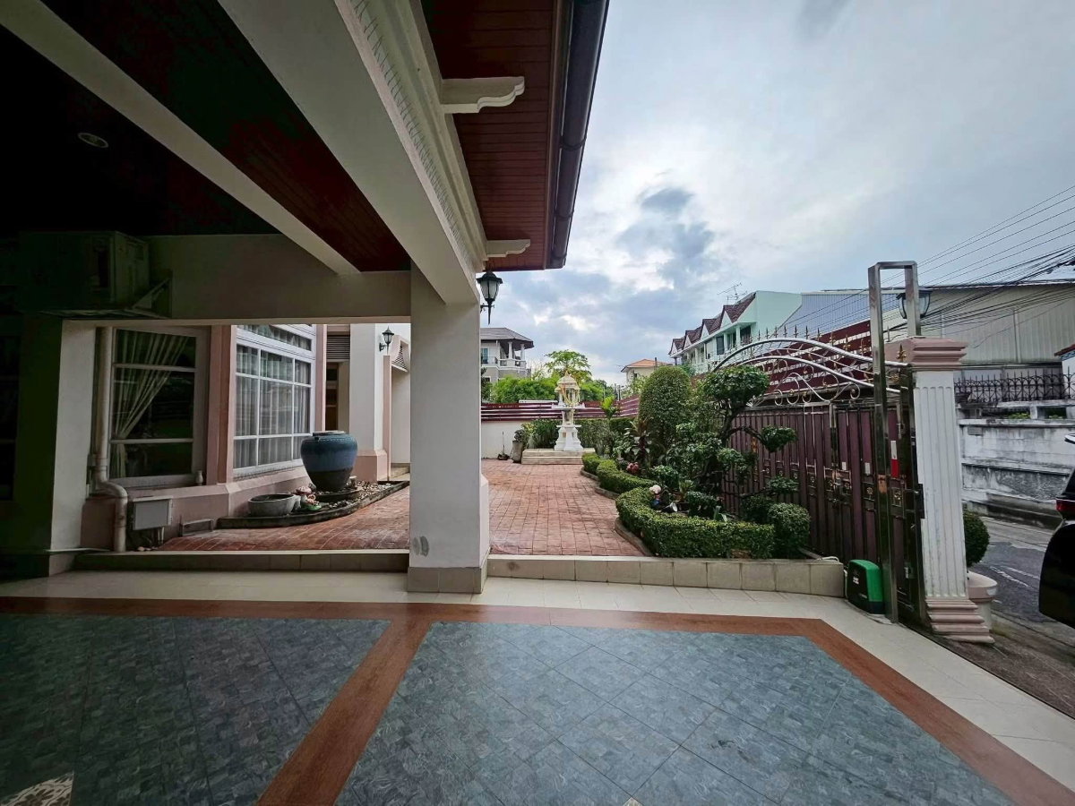 รูป S1526 🏡 ขายบ้านเดี่ยว 2 ชั้น ทำเลลาดพร้าว – โชคชัย 4 ทำเลศักยภาพ เข้า-ออกสะดวกได้ 2 เส้นทาง เพียง 22 ล้านบาทเท่านั้น - รูปที่ 3/7