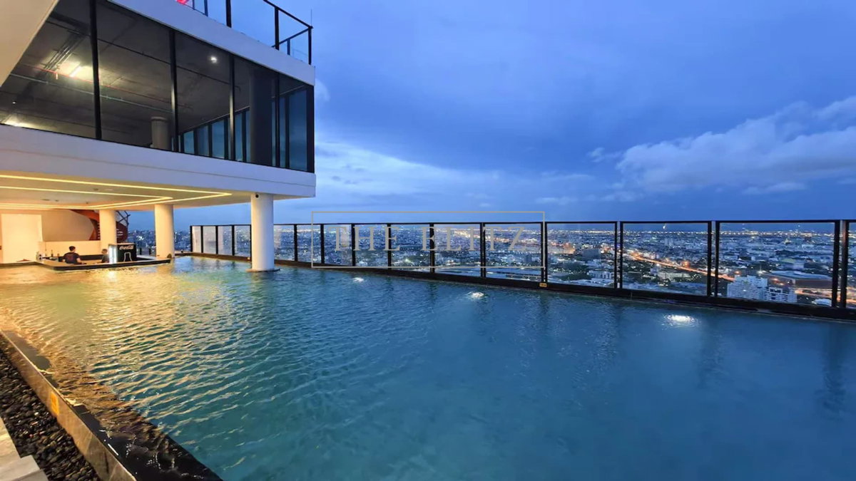 รูป ✨ Sleek Brand-New Duplex Suite with Dramatic Double-Height Ceilings in Prime Rama 9 ✨ - รูปที่ 23/40