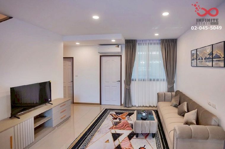 3-bed townhouse for sale, 19.3 sq wah, Wang Thonglang