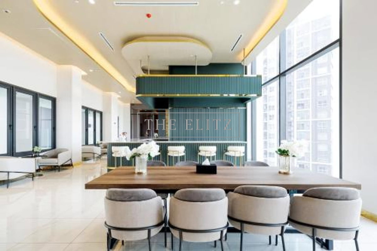 รูป ✨ Sleek Brand-New Duplex Suite with Dramatic Double-Height Ceilings in Prime Rama 9 ✨ - รูปที่ 32/40