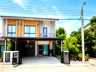 เช่าทาวน์โฮม นิคมลาดกระบัง : ใกล้ตลาดสดศรีวารี 900 ม. 21ตร.ว. คิงเพาเวอร์ ศรีวารี 900 ม ลาดกระบัง54 ให้เช่า ใหญ่มาก! ทาวน์โฮม 2 ชั้น หลังมุม 3 นอน 2 น้ำ