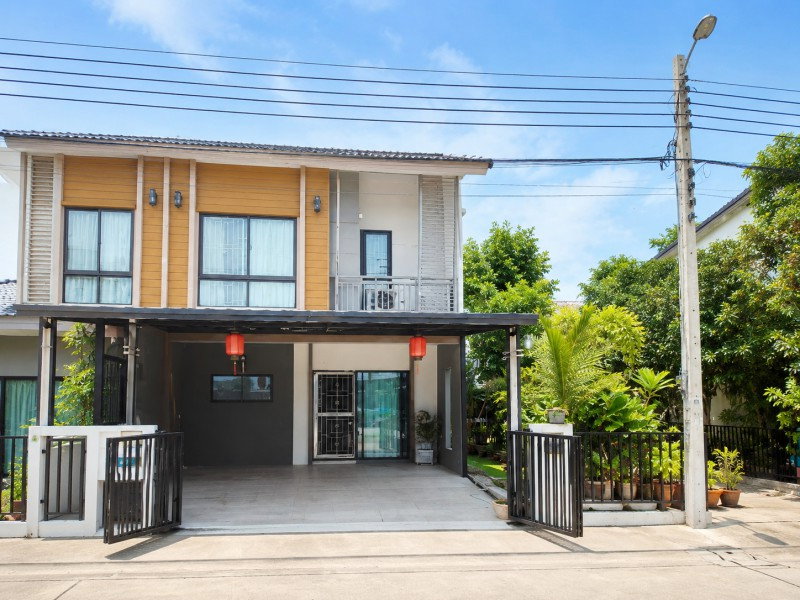 รูป ใกล้ตลาดสดศรีวารี 900 ม. 21ตร.ว. คิงเพาเวอร์ ศรีวารี 900 ม ลาดกระบัง54 ให้เช่า ใหญ่มาก! ทาวน์โฮม 2 ชั้น หลังมุม 3 นอน 2 น้ำ - รูปที่ 1/8