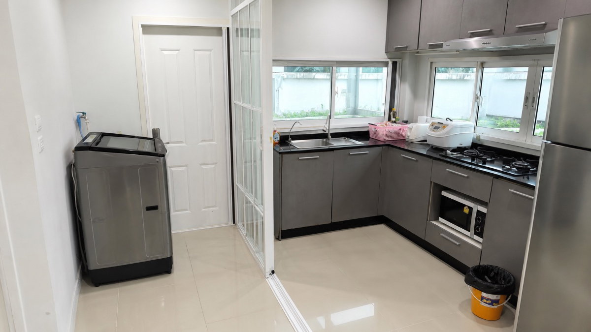 รูป 🏡 บ้านเดี่ยวหลังใหญ่สุดในโครงการ! หลังมุม พร้อมสระว่ายน้ำ + สไลเดอร์+ สระว่ายน้ำส่วนตัว หมู่บ้านอารียาโคโม่ ลาดกระบัง (ใกล้สนามบินสุวรรณภูมิ) - รูปที่ 20/21