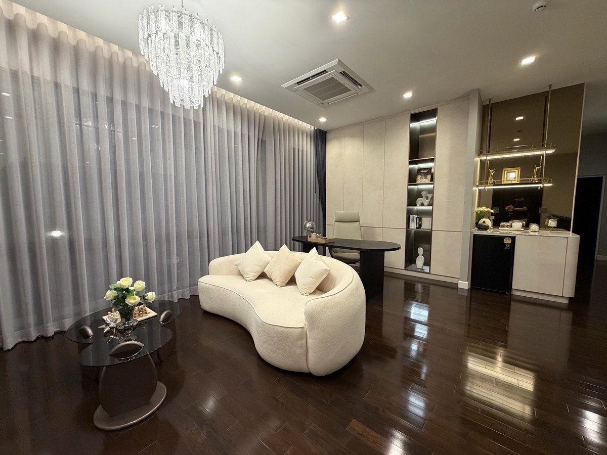 รูป S1528 🏡✨Luxury House พร้อมผู้เช่า ลงทุนได้ทันที 📍แกรนด์ บางกอก บูเลอวาร์ด กรุงเทพกรีฑา 💰ราคาเพียง 49.9 ล้านบาท - รูปที่ 6/12
