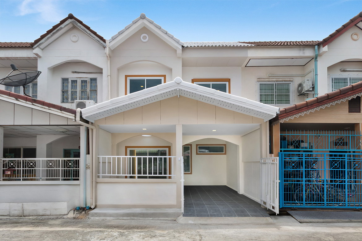 รูป ทาวน์โฮม 2 ชั้น รีโนเวทใหม่ หมู่บ้านบัวทองธานีพาร์ค 17 บางบัวทอง ต่อเติมครบ ทำเลดีติดถนนใหญ่ อยู่ตรงข้ามตลาดสมบัติบุรี พร้อมอยู่ - รูปที่ 1/11