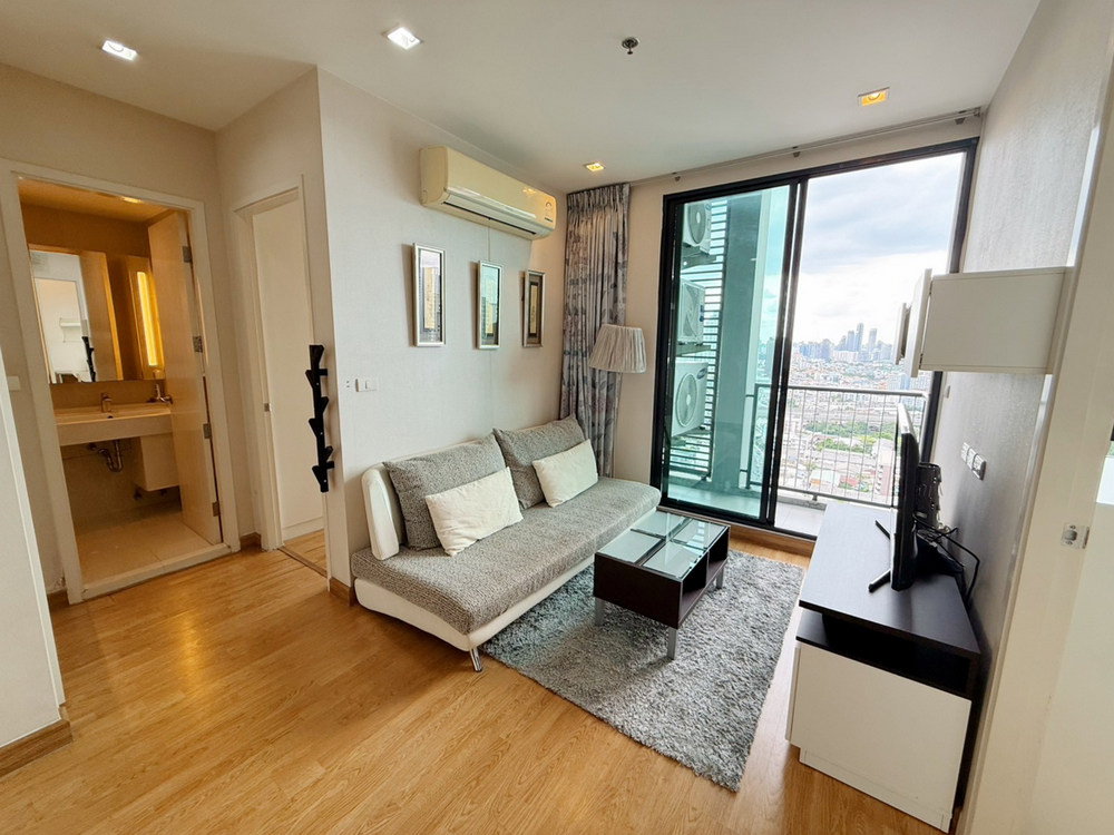 รูป Call : 063-859-5545 Condo Q House Sukhumvit 79 ติดรถไฟฟ้า BTS อ่อนนุช ห้องมุม 44.5 ตารางเมตร 2 ห้องนอน ชั้น26 ตกแต่งครบ - รูปที่ 2/13