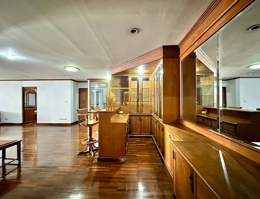 picture Le Premier 2 | Spacious 4 Bedroom Duplex Penthouse in Thonglor - BR18485CD - 9/52