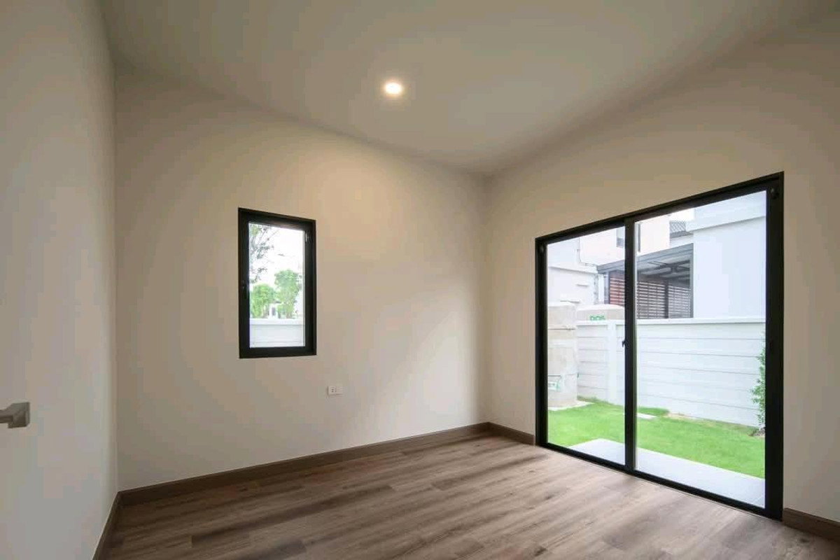 รูป S1530 🏡✨บ้านเดี่ยวสไตล์อังกฤษ ทำเลกรุงเทพกรีฑา GRAND BRITANIA พระราม 9 – กรุงเทพกรีฑา** 💰ราคาเพียง 7.59 ล้านบาท - รูปที่ 4/9