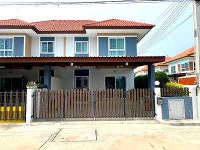 เช่าบ้านแฝด ชลบุรี : บ้านแฝด ใกล้ นิคมอมตะซิตี้ เมืองชลบุรี