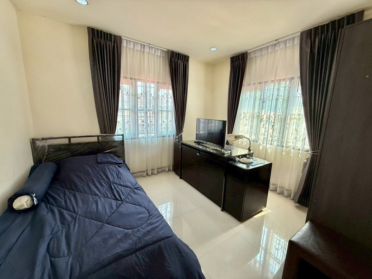 รูป 📌 บ้านเช่าพร้อมอยู่ บ้านใหม่มือ 1 หมู่บ้าน KC Parkville 3 3 ห้องนอน 3 ห้องน้ำ หลังใหญ่ รีโนเวทใหม่ทั้งหลัง ทำเลดี ซอยหทัยราษฎร์ 34/1 - รูปที่ 9/18