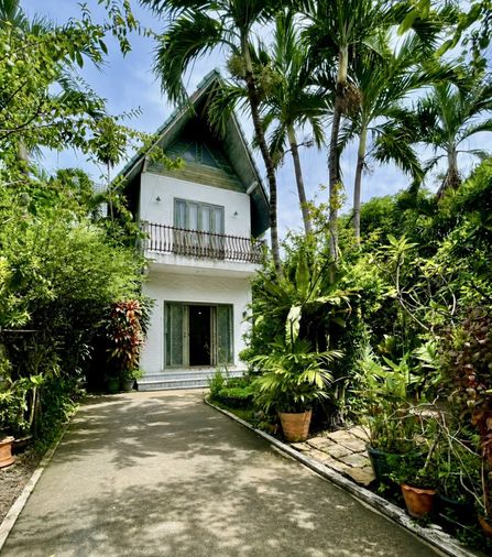 Urgent sale! Unique design detached house on a 100 sq.wa. plot of land. 4 bedrooms. Soi Saimai 7, just 150 meters from Saimai Road.