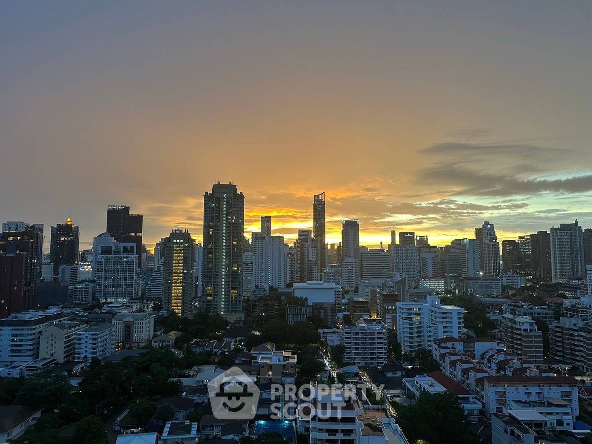 picture 2-BR 139 Sqm At 25th-Floor At D.S. Tower 2 Sukhumvit 39, Near MRT Sukhumvit (ID 2763924) - 12/12