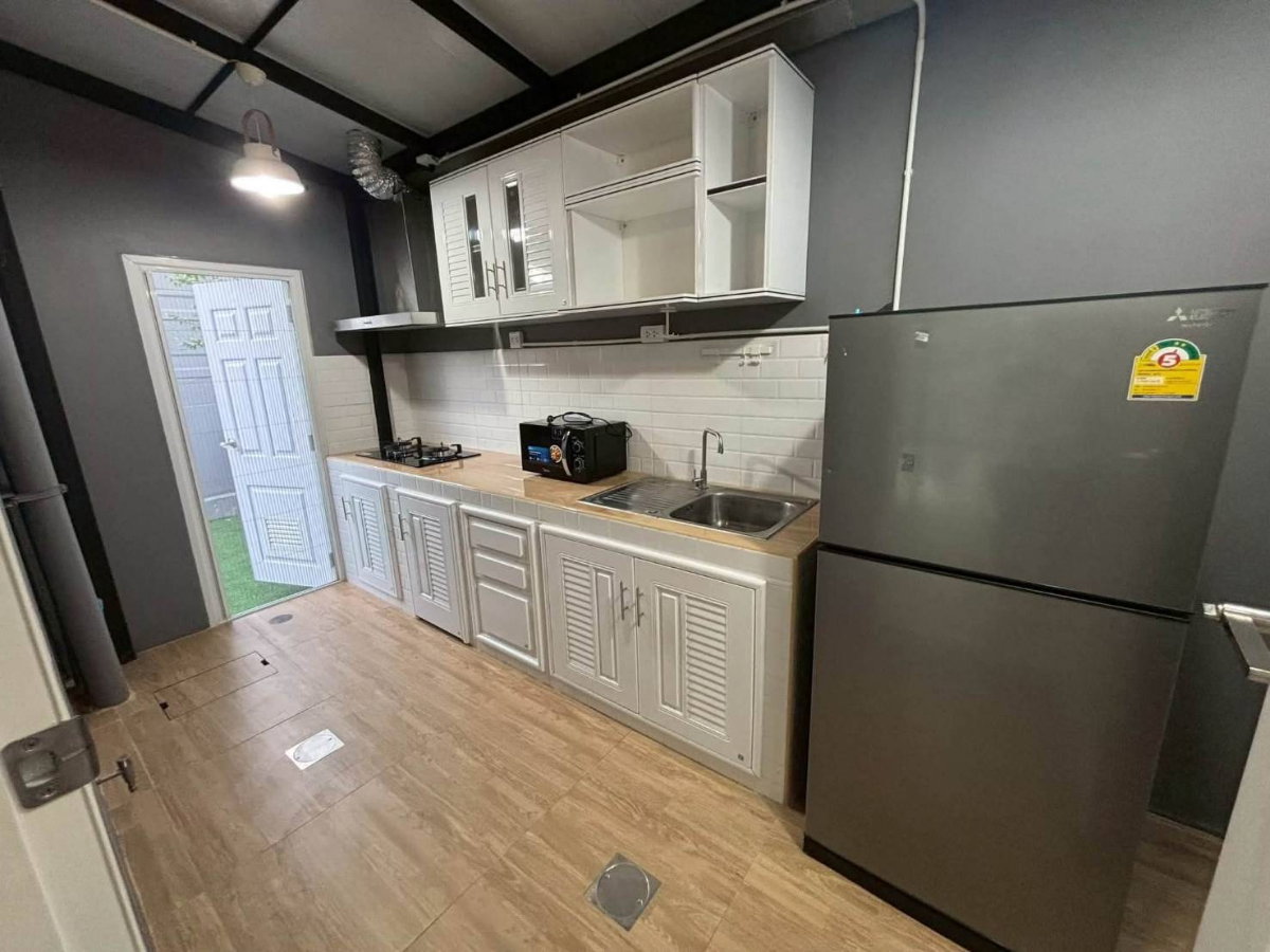 รูป T 1521 ให้เช่า ทาวน์โฮม 2 ชั้น หลังมุม ม.พลีโน บางนา วงแหวน บ้านสวยสภาพดี เฟอร์นิเจอร์ครบ ราคา 25,000 บาท - รูปที่ 7/13