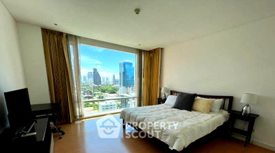 Condos for sale : 2-BR Condo For Sale, Fullerton Sukhumvit, 400m to BTS Ekkamai (ID 3048956)