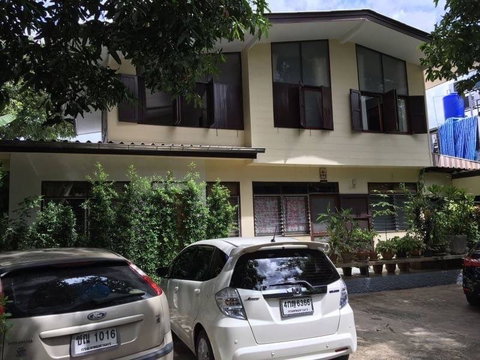 Room for rent @ Many Trees Hostel - Soi Suan plu 1  Sathorn road Bangkok