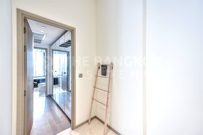 Condos for rent : Ashton Silom near BTS Chong Nonsi Location Near Employment, Surrounded by Lifestyles