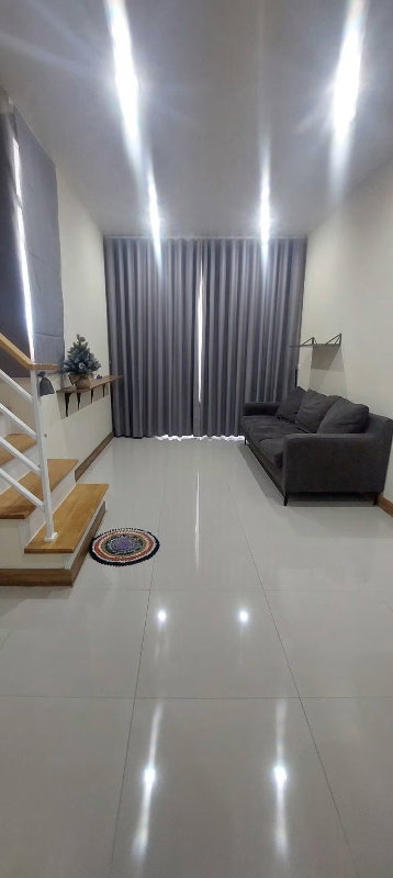 รูป 🏡 ให้เช่าทาวน์โฮม 2 ชั้น ในโครงการหรู พร้อมเฟอร์นิเจอร์ครบชุด ทำเลดีมาก เดินทางสะดวก ใกล้ตลาดทวีโชค ห้างสรรพสินค้า โรงพยาบาล โรงเรียน และอีกมากมาย - รูปที่ 2/12