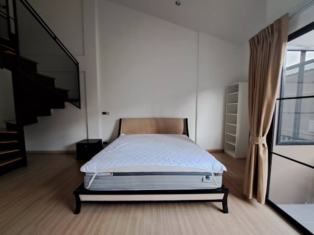 รูป ให้เช่าบ้านใหม่ทั้งหลัง 3 ชั้น ครึ่งสไตล์ Loft Modern เพดานสูง พร้อมเฟอร์ 3 นอน 3 น้ำ บนถนนแจ้งวัฒนะ ใกล้รร. นานาชาติ - รูปที่ 7/9