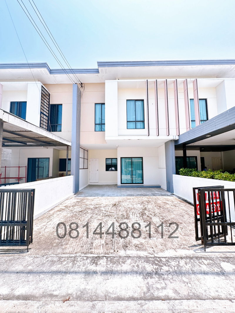 ขายทาวน์โฮม : บ้านทาวน์โฮม 2 ชั้น, 3 นอน, 2 น้ำ, 1 ห้องเก็บของ และพื้นที่จอดรถ 2 คัน