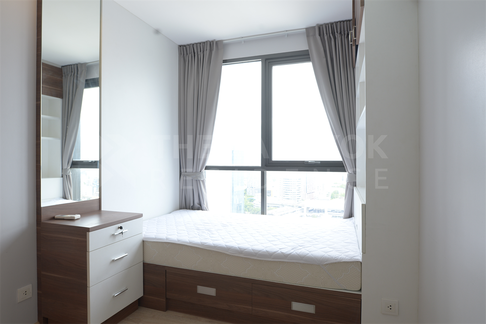 Easy Start with a City Dweller Lifestyle Ideo Q Ratchathewi near Airport Rail Link Phaya Thai Station