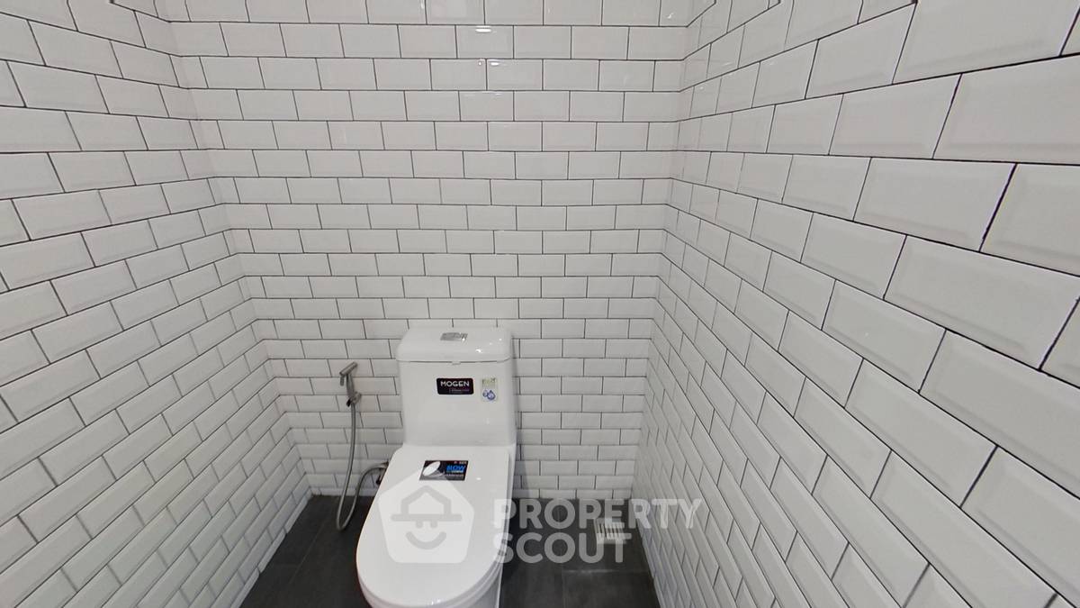 picture 3-BR 251 Sqm Condo At Somkid Gardens, 300m To BTS Chit Lom (ID 1917936) - 3/17