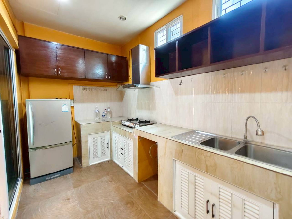 picture 3-story home office, fully decorated and ready to move in; includes air conditioning throughout. - 10/32