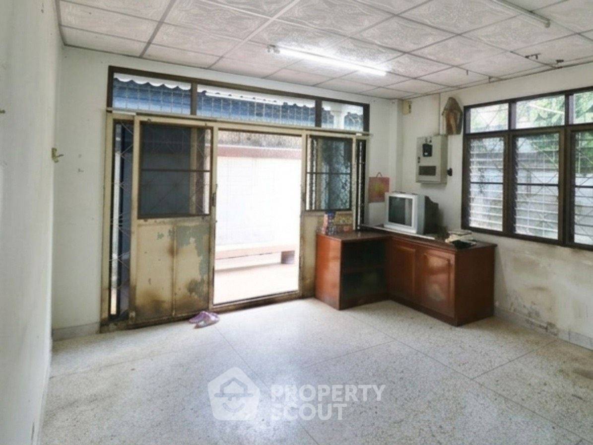 รูป บ้าน 10 ห้องนอน ขาย พร้อมเลี้ยงสัตว์ได้ โซน นวมินทร์ บึงกุ่ม กรุงเทพ (ID 3067606) - รูปที่ 9/16