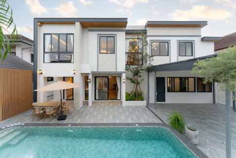 Modern Pool villa House for sale!   At sansai ,  Near Samyag market 1  km.  
